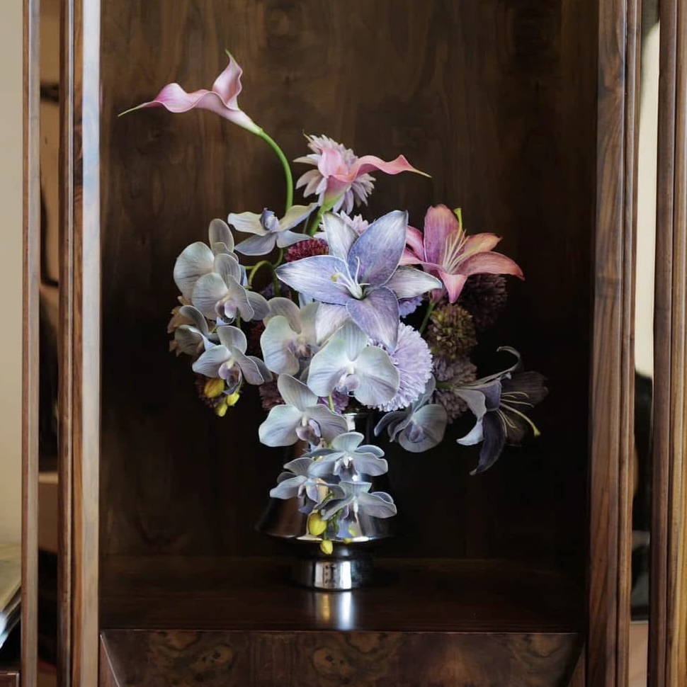 Mẫu Hoa Lụa Trong Nội Thất Á Âu đại sảnh nâng tầm đẳng cấp công trình biệt thự tân cổ điển