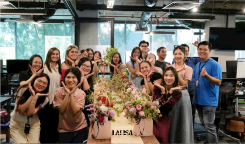 Workshop cắm hoa nghệ thuật cho doanh nghiệp - Hoạt động team building mới mẻ, khơi nguồn sáng tạo và thắt chặt tình đồng nghiệp.