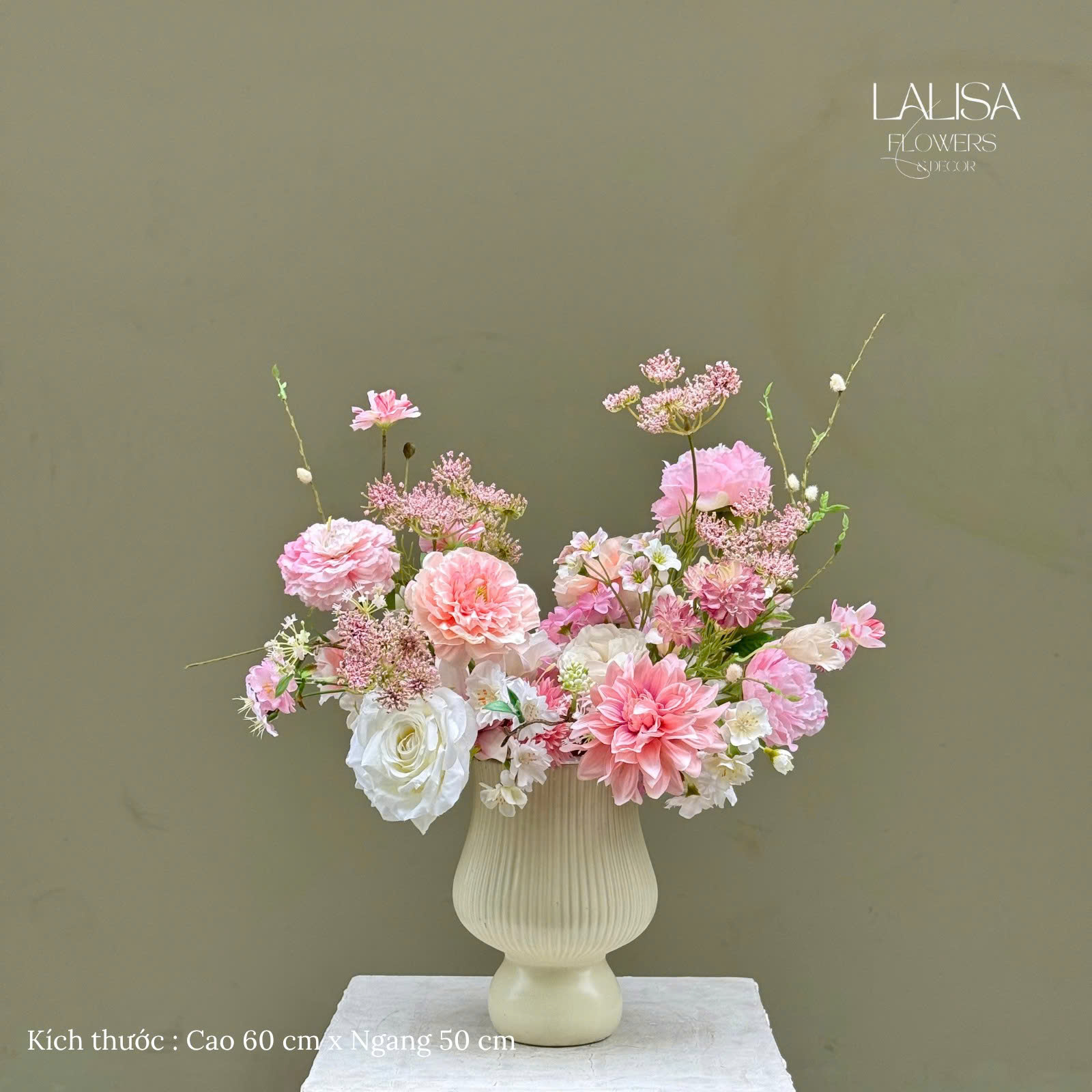 Bình hoa lụa để bàn phòng khách phong cách Modern Luxury Lalisa
