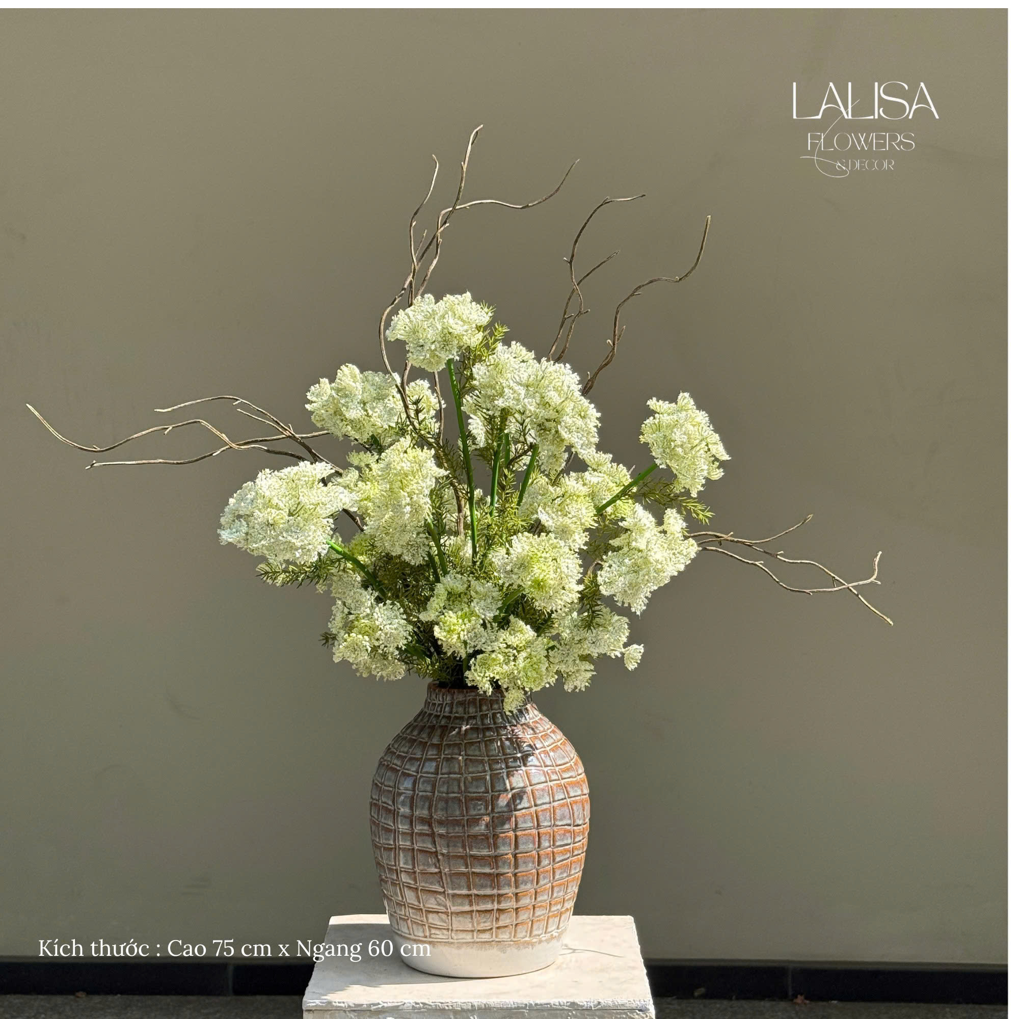 Bình hoa lụa để bàn phòng khách phong cách Modern Luxury Lalisa